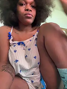 Boneca25 online show from June 9, 2026, 10:27 am