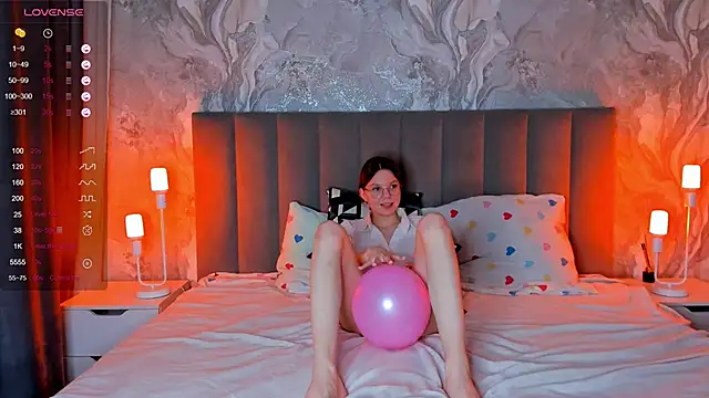 ElvinaBestwick online show from February 19, 2025, 10:09 pm