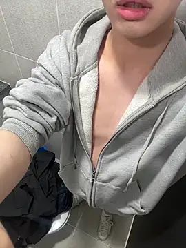 Snapshot of Phil_6677 chatting on February 27, 2025, 6:40 am Phil 6677 online show from February 27, 2025, 6:40 am