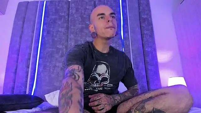 Snapshot of kaletattoo chatting on January 28, 2025, 10:45 pm kaletattoo online show from January 28, 2025, 10:45 pm