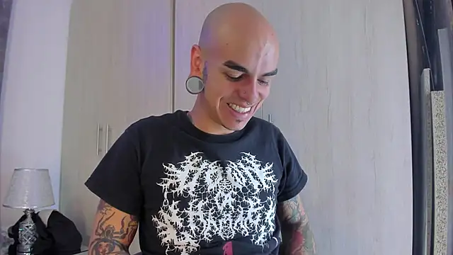Snapshot of kaletattoo chatting on January 29, 2025, 8:04 pm kaletattoo online show from January 29, 2025, 8:04 pm