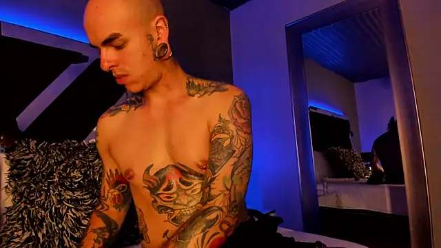 Snapshot of kaletattoo chatting on January 31, 2025, 11:24 pm kaletattoo online show from January 31, 2025, 11:24 pm