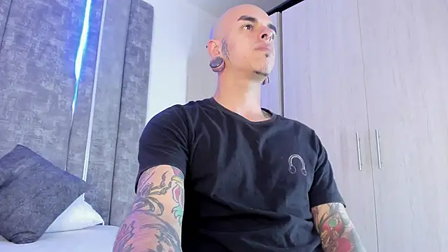 Snapshot of kaletattoo chatting on February 4, 2025, 7:22 pm kaletattoo online show from February 4, 2025, 7:22 pm