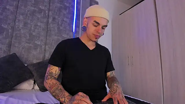 Snapshot of kaletattoo chatting on February 5, 2025, 7:53 pm kaletattoo online show from February 5, 2025, 7:53 pm