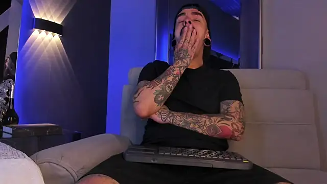Snapshot of kaletattoo chatting on September 21, 2025, 3:13 pm kaletattoo online show from September 21, 2025, 3:13 pm