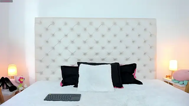 esmeralda06 online show from March 18, 2025, 2:59 pm