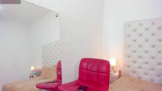 esmeralda06 online show from September 25, 2025, 2:43 pm