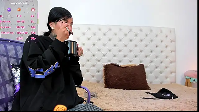 esmeralda06 online show from April 17, 2026, 2:20 pm