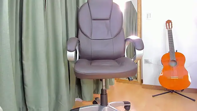 Snapshot of Tombarden chatting on March 13, 2025, 9:05 pm Tombarden online show from March 13, 2025, 9:05 pm