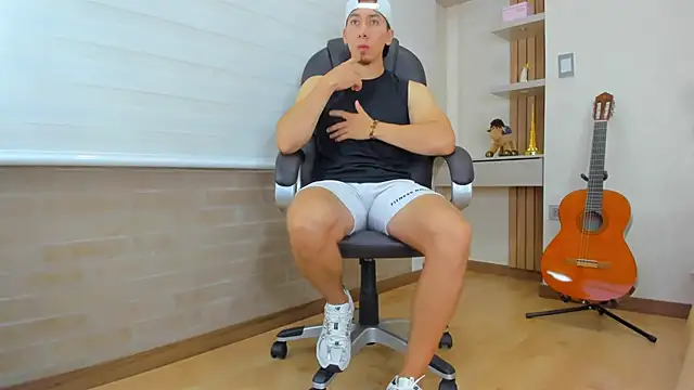 Snapshot of Tombarden chatting on September 24, 2025, 10:13 pm Tombarden online show from September 24, 2025, 10:13 pm