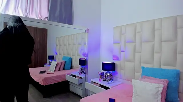 Ariana rouse online show from November 12, 2025, 4:29 pm