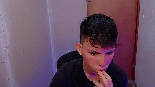 Alexxx lov online show from February 18, 2026, 12:23 pm