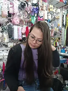 Vale Saenzz online show from November 25, 2025, 4:40 pm