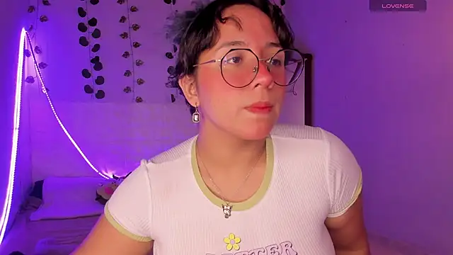 Ludovica6669 online show from March 6, 2025, 10:26 pm