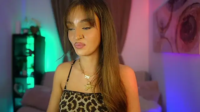 Clara Nia online show from October 8, 2025, 6:16 pm