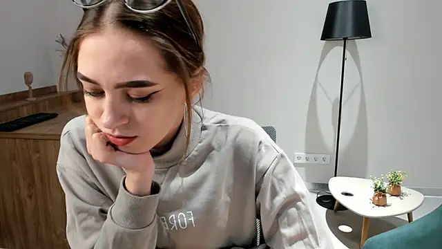 WhitneyCruise online show from January 29, 2025, 4:36 am