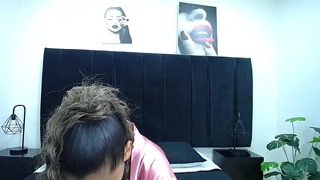 CamiilaReyes online show from January 10, 2026, 4:09 pm