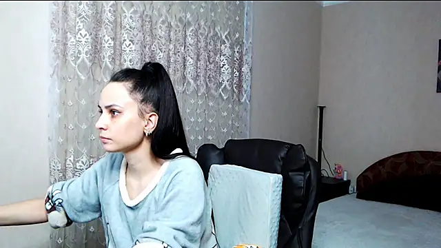 Kriss brunette 5 online show from March 26, 2026, 3:17 pm