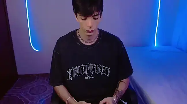 H3ll B0I online show from February 26, 2025, 4:25 am