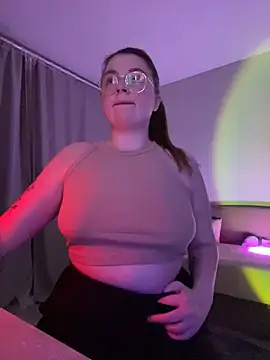 DearAlise online show from March 20, 2025, 8:40 pm