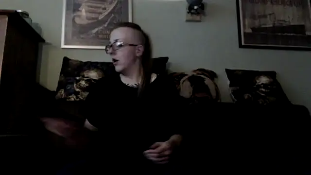 Snapshot of Astrid-Gilbert chatting on January 29, 2025, 6:18 pm Astrid-Gilbert online show from January 29, 2025, 6:18 pm