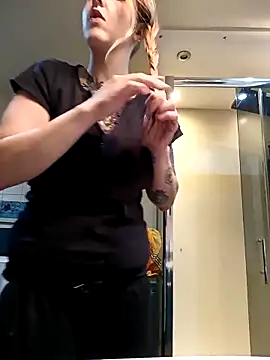 Snapshot of Astrid-Gilbert chatting on February 19, 2025, 7:50 am Astrid-Gilbert online show from February 19, 2025, 7:50 am