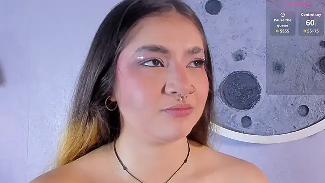 Shanntal  online show from November 26, 2025, 7:15 pm