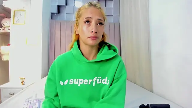 zoe taylorr1 online show from February 27, 2025, 2:42 am