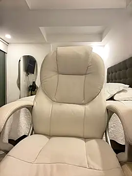 sofiaxox online show from February 25, 2026, 11:47 pm