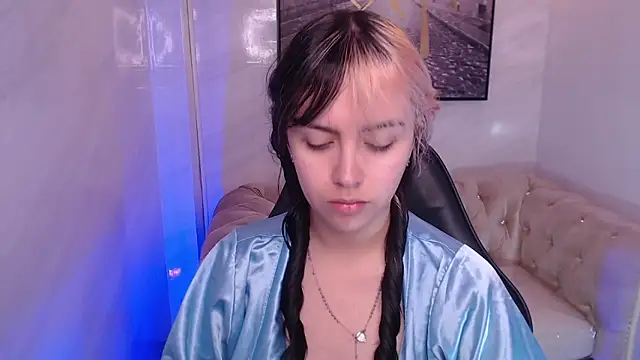 Hela v online show from February 28, 2026, 1:01 pm