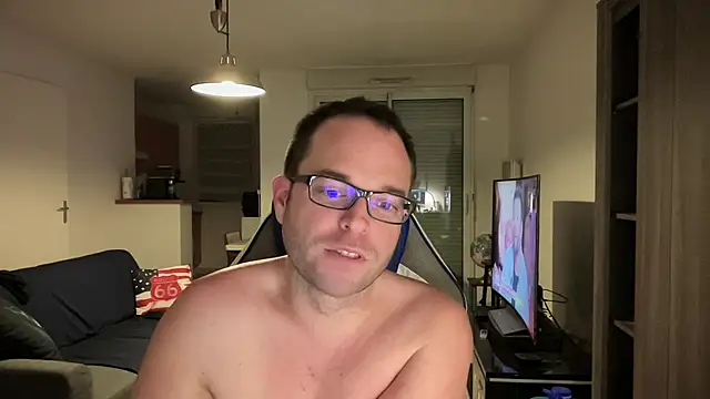 Funnyjul31 online show from February 4, 2025, 6:06 pm