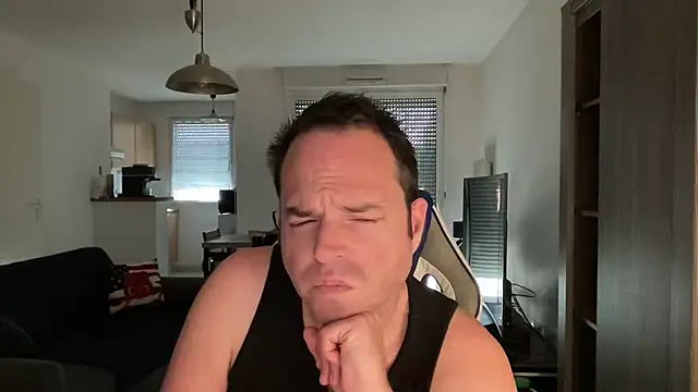 Funnyjul31 online show from February 22, 2025, 2:52 pm