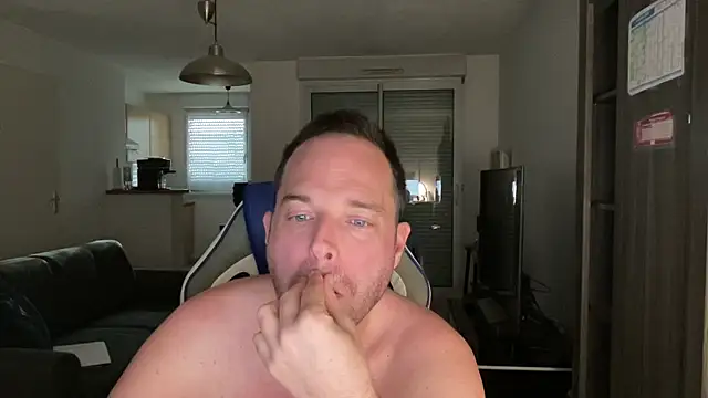 Funnyjul31 online show from March 14, 2025, 4:40 pm