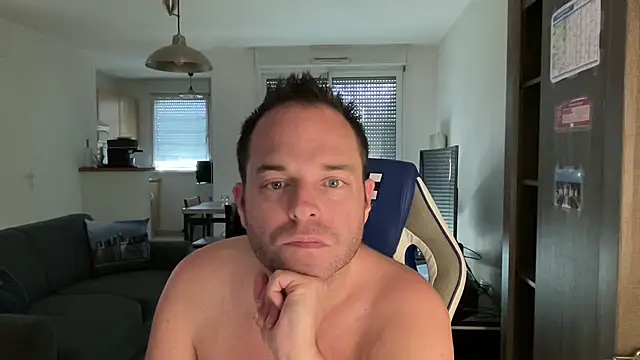 Funnyjul31 online show from March 22, 2025, 3:20 pm