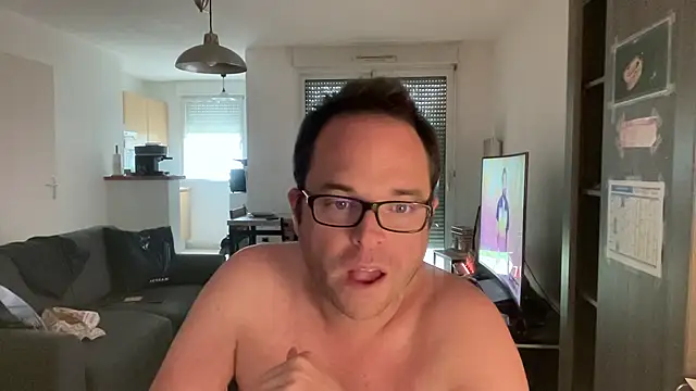 Funnyjul31 online show from April 2, 2026, 4:48 pm