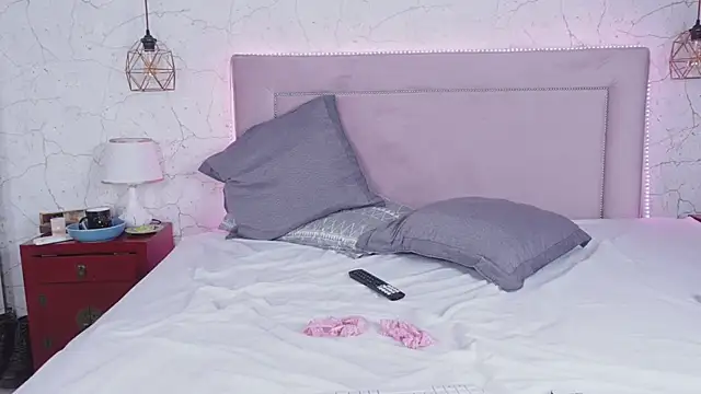 MillaBlis online show from March 17, 2025, 11:11 pm