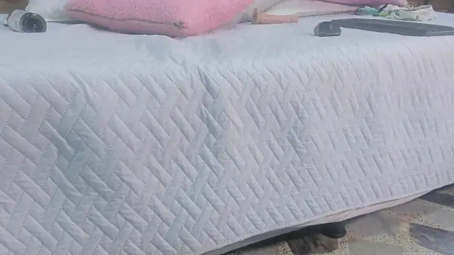 violet gray  online show from February 25, 2025, 2:25 am