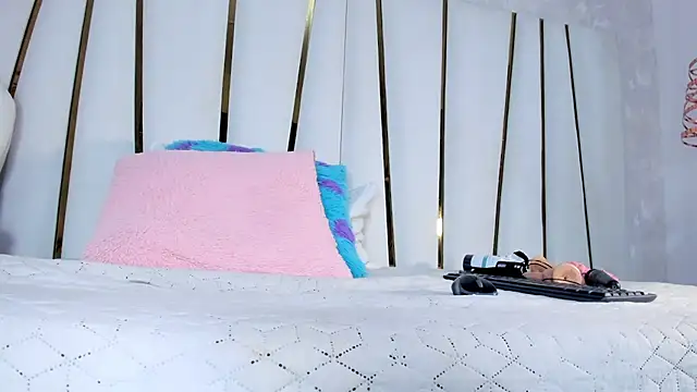 violet gray  online show from March 5, 2025, 2:45 pm