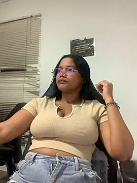 my cam online show from February 16, 2025, 12:32 pm