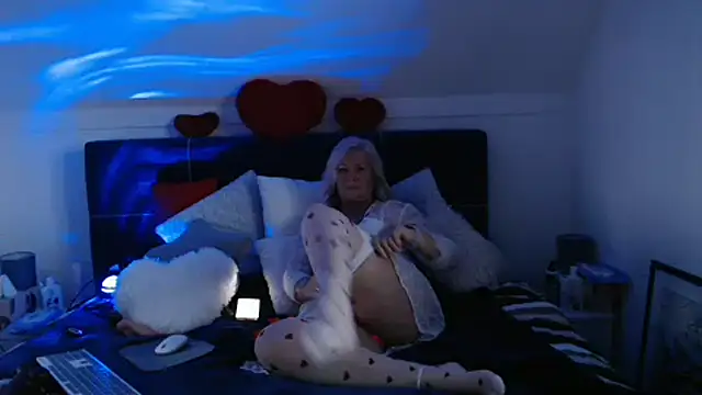 Juliana60 online show from March 10, 2025, 5:33 am