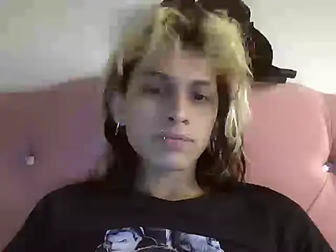 Olivia7u7 online show from October 15, 2025, 6:08 pm
