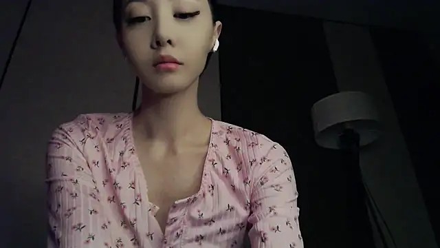 Fudzik0 online show from April 14, 2026, 5:35 am