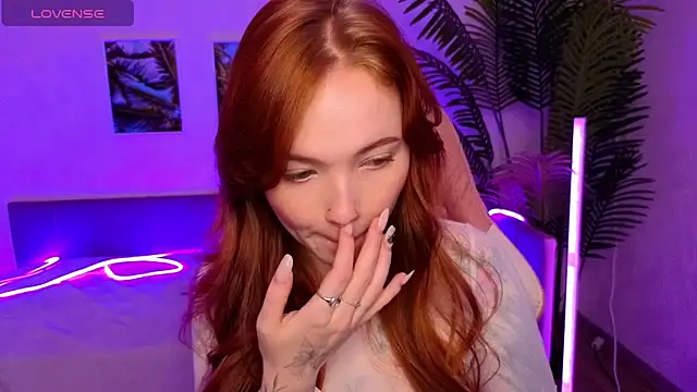 Maya Light online show from October 19, 2025, 2:12 am