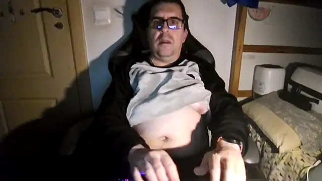 Snapshot of Usame_como_quieras chatting on January 28, 2025, 12:47 am Usame como quieras online show from January 28, 2025, 12:47 am