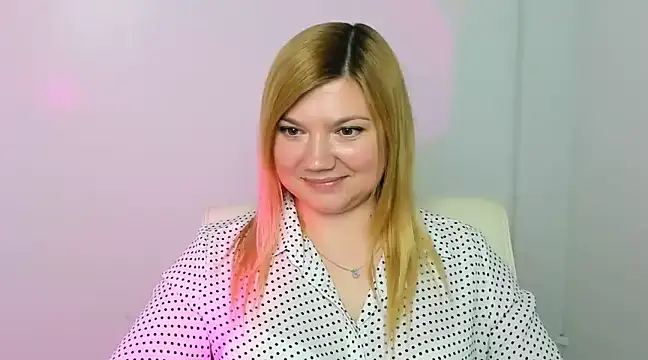 Snapshot of Lola_moree chatting on March 14, 2025, 3:25 pm Lola moree online show from March 14, 2025, 3:25 pm