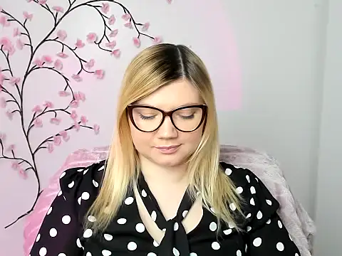 Lola moree online show from December 21, 2025, 12:45 pm