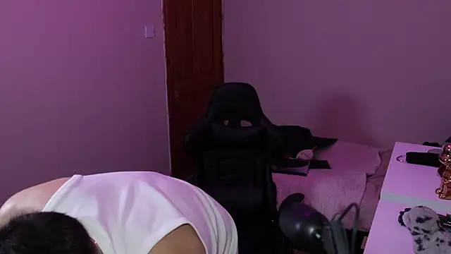 Snapshot of lucas_kazimm chatting on February 17, 2025, 7:42 pm lucas kazimm online show from February 17, 2025, 7:42 pm