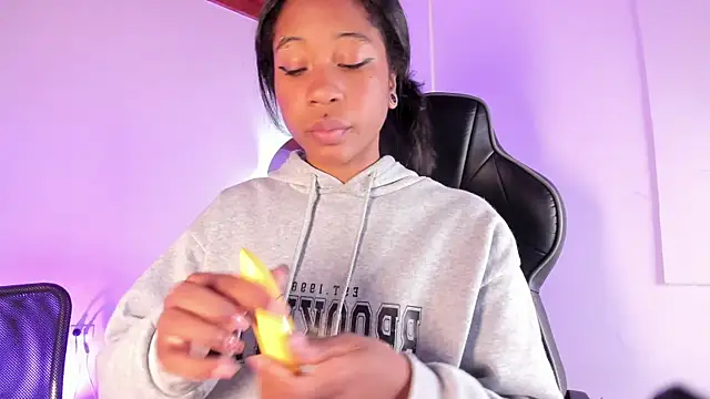 Snapshot of Zaira_Rose_ chatting on October 29, 2025, 1:57 pm Zaira Rose online show from October 29, 2025, 1:57 pm