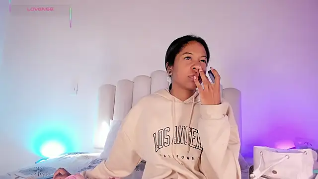 Snapshot of Zaira_Rose_ chatting on November 6, 2025, 1:01 pm Zaira Rose online show from November 6, 2025, 1:01 pm