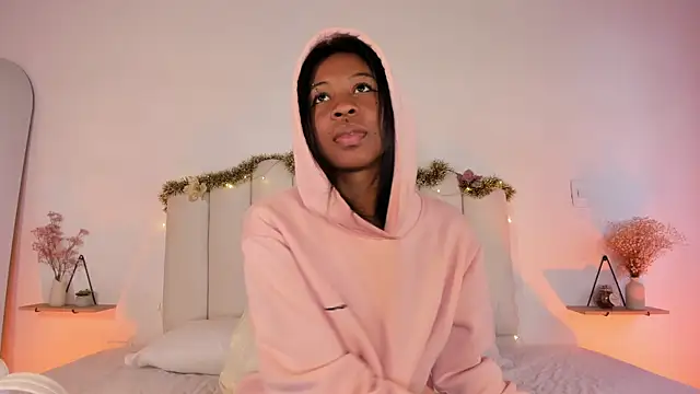 Snapshot of Zaira_Rose_ chatting on December 21, 2025, 2:46 pm Zaira Rose online show from December 21, 2025, 2:46 pm